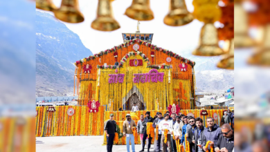 Photo of Kedarnath Dham: खुले केदारनाथ धाम के कपाट, सेना ने हेलिकॉप्टर से बरसाए फूल