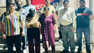 Photo of Delhi में ‘ड्रग्स क्वीन’ गिरफ्तार… पुलिस के हत्थे चढ़ी 50 हजार की इनामी महिला