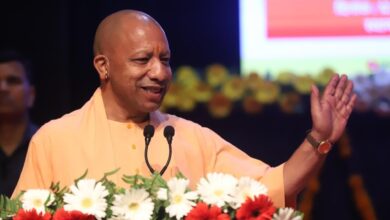 Photo of ‘गमला चोरी’ वाले बयान से मचा सियासी घमासान, CM Yogi का विपक्ष पर निशाना…