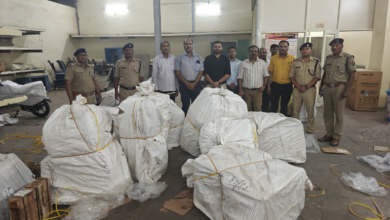 Photo of UP News: तस्करी सिंडिकेट का बड़ा खुलासा, चारबाग रेलवे स्टेशन पर मिली विदेशी सिगरेट
