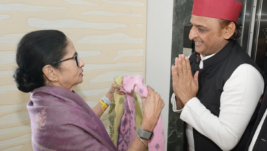 Photo of बंगाल में BJP की जीत के बाद बढ़ी हलचल, ममता से मिलने पहुंचे अखिलेश..