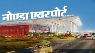 Photo of Noida Airport: जेवर एयरपोर्ट पर उतरी पहली फ्लाइट, ज़मीन देने वाले किसान भी बने ‘हवाई सफर’ के गवाह