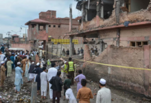 Photo of Pakistan में दोहरे ब्लास्ट से मचा हड़कंप, मृतकों में राहत-बचावकर्मी भी शामिल