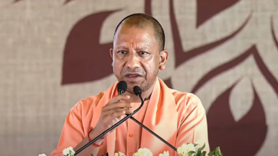 Photo of ‘मेरी इच्छा थी यहीं रहूं, लेकिन…’ लखनऊ हादसे पर भावुक हुए CM योगी, कार्यक्रम बीच में छोड़ा