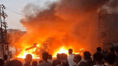 Photo of Scrap Yard में लगी आग ने लिया विकराल रूप, कई दुकानें और 20 वाहन जलकर खाक…