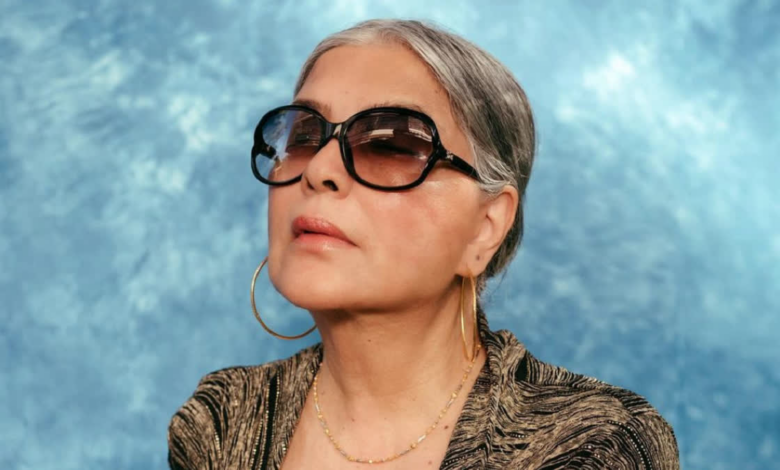 Zeenat Aman Live In Relationship