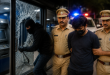 Photo of ATM के रास्ते बैंक में घुसा चोर, ई-सर्विलांस और पुलिस की मुस्तैदी से हुआ गिरफ्तार…