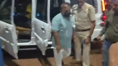 Photo of Bengal में पूर्व TMC विधायक के खिलाफ विरोध तेज, थाने के बाहर अंडे फेंककर जताया गुस्सा
