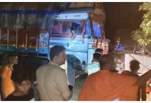 Photo of Mirzapur में भीषण हादसे के बाद बवाल! घर में घुसा ट्रक, 3 की मौत; पुलिस पर बरसे पत्थर…
