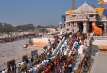 Photo of Ayodhya News: बारिश में झरने की तरह बहने लगीं राम दरबार की सीढ़ियां, दर्शन रोका गया