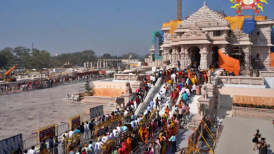 Photo of Ayodhya News: बारिश में झरने की तरह बहने लगीं राम दरबार की सीढ़ियां, दर्शन रोका गया