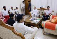 Photo of Lalita Gautam के परिवार को CM योगी का सहारा, 5 लाख रुपये और मुख्यमंत्री आवास देने के निर्देश