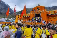 Photo of चढ़ावे के बाद VIP दर्शन में भी खेल! बदरीनाथ धाम में नौटियाल की नई करतूत उजागर
