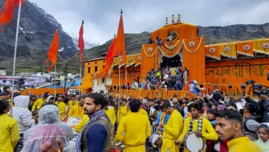 Photo of चढ़ावे के बाद VIP दर्शन में भी खेल! बदरीनाथ धाम में नौटियाल की नई करतूत उजागर