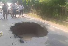 Photo of Agra की ‘गड्ढों वाली सड़क’ का खौफ, 4 साल में 29 बार धंसी; 125 फीट तक हुए गड्ढे…