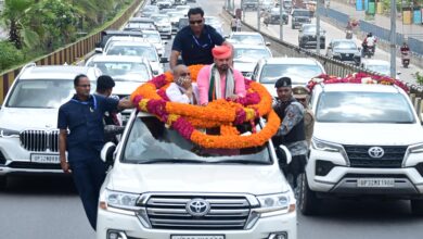 Photo of ‘सत्यमेव जयते’ के नारों के बीच बृजभूषण का रोड शो, 100 गाड़ियों के काफिले से दिखाया दम…