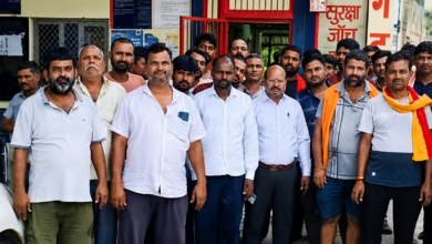 Photo of न सिलेंडर की लोडिंग, न कमाई…लखनऊ में इंडेन ट्रांसपोर्टरों की हड़ताल से सप्लाई प्रभावित