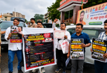 Photo of ‘हमें हीरो से जीरो बना दिया’…. लखनऊ में पूर्व एंबुलेंस कर्मचारियों का भावुक प्रदर्शन