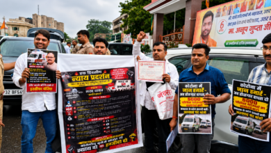Photo of ‘हमें हीरो से जीरो बना दिया’…. लखनऊ में पूर्व एंबुलेंस कर्मचारियों का भावुक प्रदर्शन