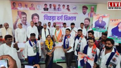 Photo of प्रशासनिक सेवा से जनसेवा की राह पर आए अधिकारी, कांग्रेस में हुए शामिल