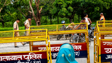 Photo of UP पुलिस ने सील किया बिहार बॉर्डर, 12 घंटे आवागमन बंद होने से भड़के लोग