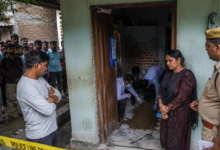 Photo of UP News: प्रेमी की ब्लैकमेलिंग से परेशान पति-पत्नी ने की हत्या, घर में ही गड्ढा खोदकर गाड़ दी लाश