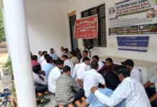 Photo of सुल्तानपुर के लेखपाल एंटी करप्शन के विरोध में बैठे धरने पर