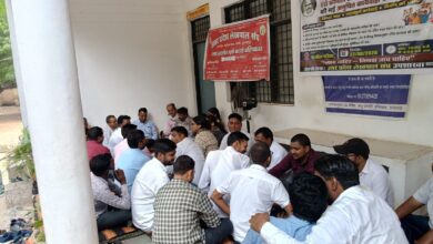 Photo of सुल्तानपुर के लेखपाल एंटी करप्शन के विरोध में बैठे धरने पर