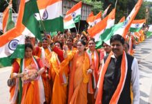 Photo of “वंदे मातरम्” की 150वीं वर्षगांठ पर मातृशक्तियों ने निकाली तिरंगा यात्रा