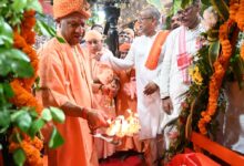 Photo of ‘नंद घर आनंद भयो’ से गूंजा गोरक्षपीठ, CM योगी ने की श्रीकृष्ण की विशेष पूजा