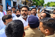Photo of सहारनपुर जाने से रोके गए सपा विधायक अतुल प्रधान, पुलिस से हुई तीखी बहस