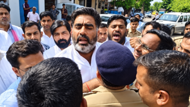 Photo of सहारनपुर जाने से रोके गए सपा विधायक अतुल प्रधान, पुलिस से हुई तीखी बहस