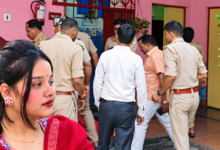 Photo of क्लास में पढ़ा रही थी 26 साल की टीचर, युवक ने बाहर खींचा और बरसा दीं गोलियां