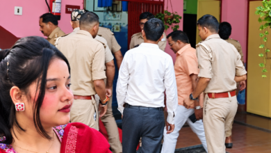 Photo of क्लास में पढ़ा रही थी 26 साल की टीचर, युवक ने बाहर खींचा और बरसा दीं गोलियां