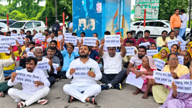 Photo of लखनऊ में सड़कों पर बह रहा गंदा पानी, भाजपा कार्यकर्ताओं ने नगर निगम के खिलाफ किया प्रदर्शन