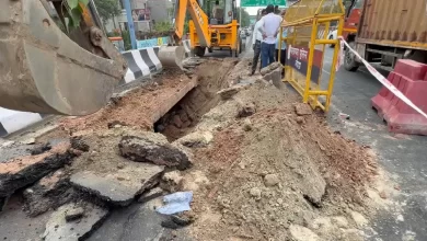 Photo of पांच सौ करोड़ की एलिवेटेड रोड अचानक धंसी, सड़क पर बना विशाल गड्ढा…