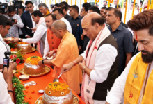 Photo of PM मोदी के जन्मदिवस पर 11 हवन कुंडों में अनुष्ठान, योगी-राजनाथ ने भंडारे में बांटा प्रसाद