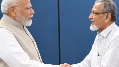 Photo of PM मोदी से मिलते ही सुलझ गया बचपन के दोस्त का मैटर, BJP विधायक हटे पीछे