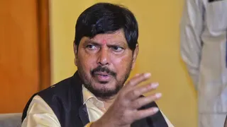Photo of गरबा-डांडिया में मुस्लिमों की एंट्री पर बैन की मांग, VHP से अलग खड़े हुए रामदास अठावले