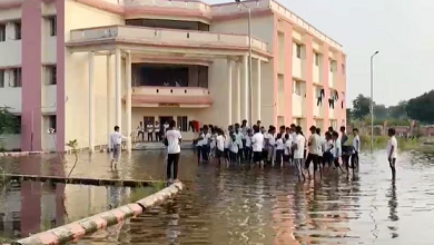 Photo of अटल आवासीय विद्यालय में जलभराव से डूबा परिसर, पानी भरने के कारण करनी पड़ी छुट्टी