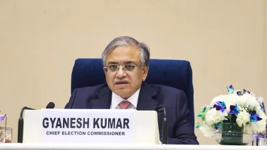 Photo of SIR पर घिरा चुनाव आयोग, अब छूटे मतदाताओं के नाम जोड़ने के लिए चलाएगा विशेष अभियान
