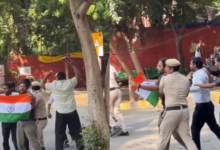 Photo of CJP के आशुतोष-सौरव को दिल्ली पुलिस ने फिर किया डिटेन, जंतर-मंतर पर लहरा रहे थे तिरंगा