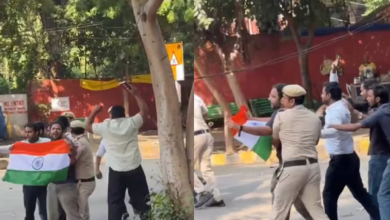 Photo of CJP के आशुतोष-सौरव को दिल्ली पुलिस ने फिर किया डिटेन, जंतर-मंतर पर लहरा रहे थे तिरंगा