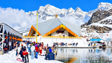 Photo of सफेद बर्फ, अंतिम अरदास और हजारों श्रद्धालु… भावुक कर देगा हेमकुंड साहिब का ये नजारा