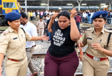 Photo of ट्रेन से उतारकर हिरासत में ली गई CJP कार्यकर्ता, बहन की याचिका पर हाईकोर्ट का हस्तक्षेप