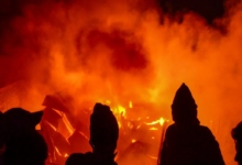 Photo of Mumbai Fire: कुर्ला में 13 मंजिला बिल्डिंग में लगी भीषण आग, तीन बच्चों सहित नौ लोग घायल