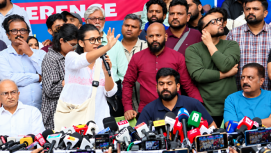 Photo of नेहा बोरा की प्रेस कॉन्फ्रेंस में हंगामा, अभिजीत दीपके बोले- देश में तिरंगा फहराना हुआ अपराध