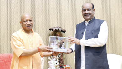 Photo of CM Yogi से मिले लोकसभा अध्यक्ष ओम बिरला, शिवलिंग भेंट कर संसदीय परंपराओं पर की चर्चा…
