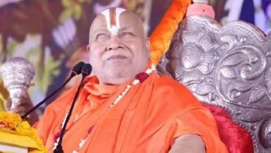 Photo of ब्राह्मणों को नीच कहने पर स्वामी रामभद्राचार्य अदालत में तलब