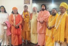 Photo of Chicago से आए NRI Prashant ने 11वीं बार की गिरिराज जी की दंडवती परिक्रमा
